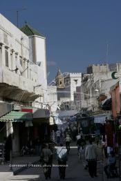 Image du Maroc Professionnelle de  Une des rues commerçante dans la médina de Safi, le 29 Novembre 2006. Photo / Abdeljalil Bounhar)

